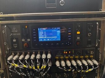 BEHRINGER MIXING CONSOLE