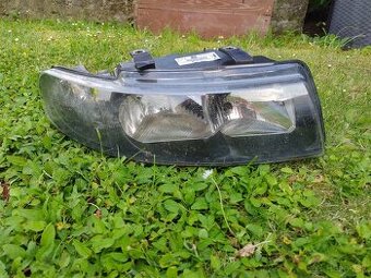 Seat Leon pravé predné svetlo