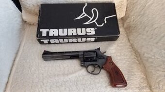 Revolver 357 MAGNUM Taurus