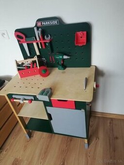 pracovny stol