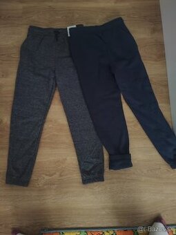 Tepláky  chlapec 146 zateplené, hrubé 2 balenie nove