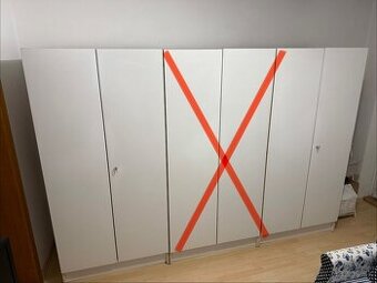 Predám starý nábytok (skrine, postele, matrace, stolík)