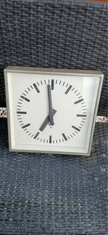 Retro nástenné hodiny