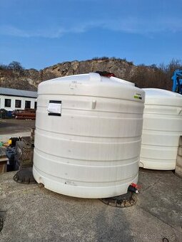 Plastové nádoby na vodu 9m3