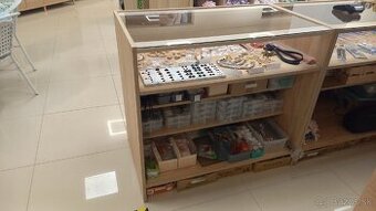 predám predajné presklené pulty