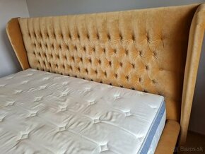 Čalúnená posteľ s matracom