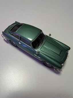 Aston Martin DB4