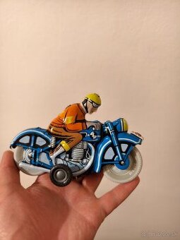 Plechová motorka