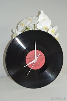 Dizajnové hodiny z vinylovej LP platne