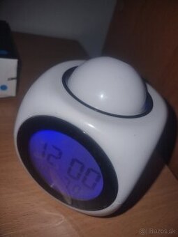Hodinky a budík LED