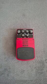 Gitarový efekt Behringer UM 300