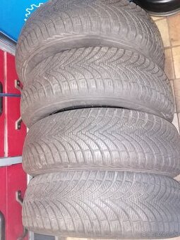 Predam zimne pneu Kumho solus4SHA32 185/65R15