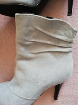 bledošedé čižmičky č.36