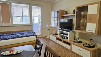 Veľká garsónka s lodžiou, ulica Jána Jonáša, BA IV. Devínska