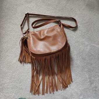 Kožená kabelka so strapcami