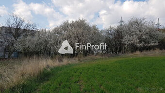 Predám pozemok v Hlohovci 858m2. - 1