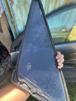 Bočné trojuholníkové sklo Audi A6 C6 (pravé/zadné)