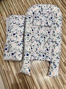 Súprava – hniezdo, mantinely a vankúšik (modro-ružové)