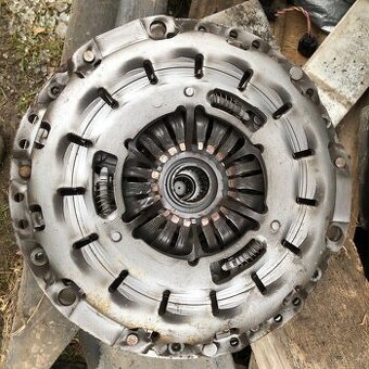 Predam komplet spojku z BMW E90 320d motor 204D4