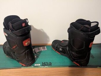 Snowboard a topánky