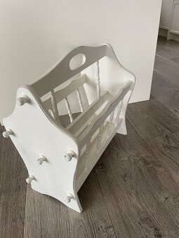 Predám zrepasovaný stojan na časopisy