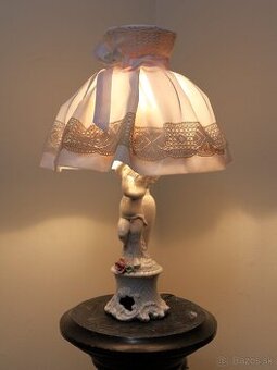 Talianska porcelánová lampička s látkovým tienidlom