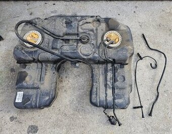 Palivová nádrž BMW F15 F16 E70 E71