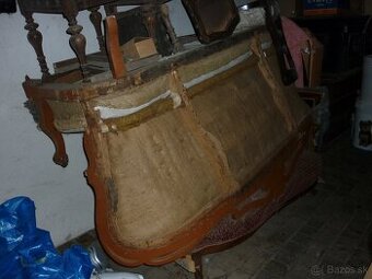 Predám dve starožitné pohovky.