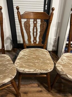 Drevené stoličky z masívneho dreva