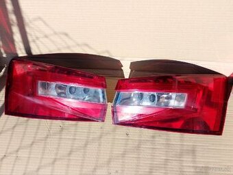 Zadné svetlá Superb 3