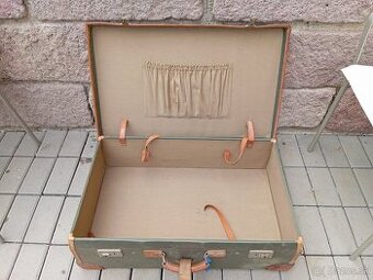 Predám starý krásny cestovný kufor