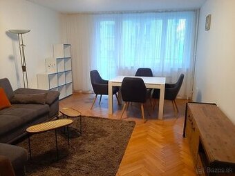 Veľký, svetlý 2-izbový byt v Starom meste