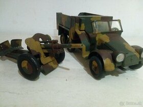 Staré hračky - vojenské vozidlo - 1