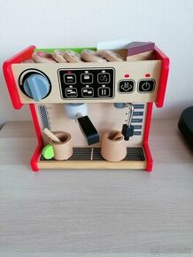 Drevený kávovar a mini obchodík