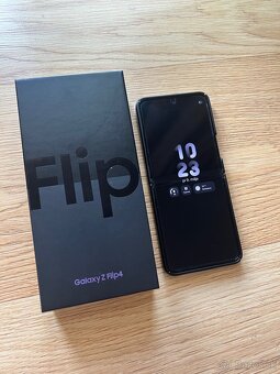 Samsung Galaxy Z flip4 (128gb)