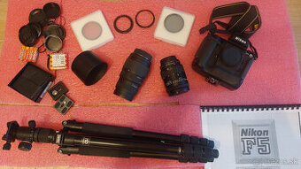 Predám kompletný set Nikon F5 s príslušenstvom