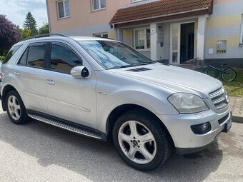 Mercedes-Benz ML280CDI 4-Matic– 140kW, Na pružinách.