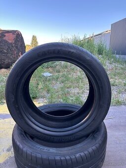 245/45 R18