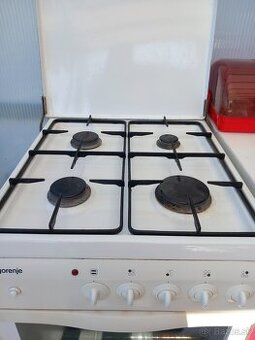 Plynový sporák s elektrickou rurou+ digestor