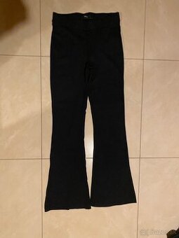 Elegantne čierne nohavice