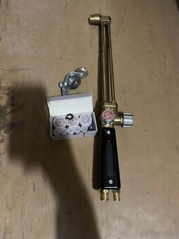 Rezací horák s príslušenstvom