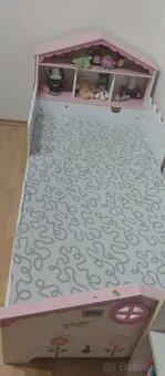 Dievčenská posteľ