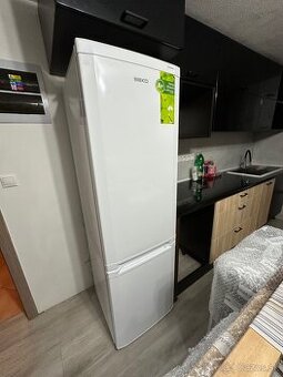 Chladnička Beko CSA31020