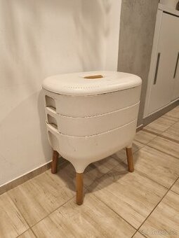 vermikompostér s dážďovkami