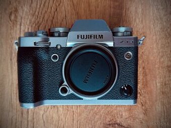 Fujifilm X-T3 - telo + dve náhradné batérie a grip