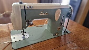 Šijací stroj zn. LADA