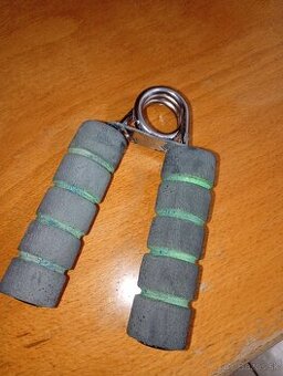 Šedo-zelený custom gripper