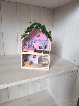 Miniatúrny domček pre bábiky