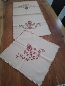 Obrusy ručne vyšívané