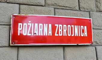 Staré smaltované tabuľky